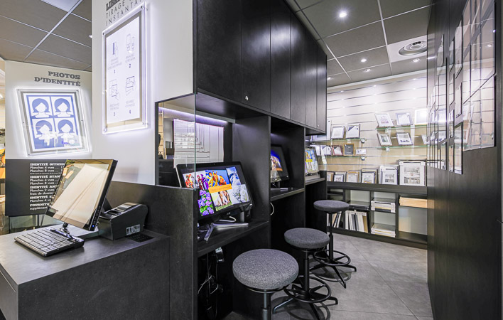 Borne de tirage photo numérique au magasin Camara Grenoble